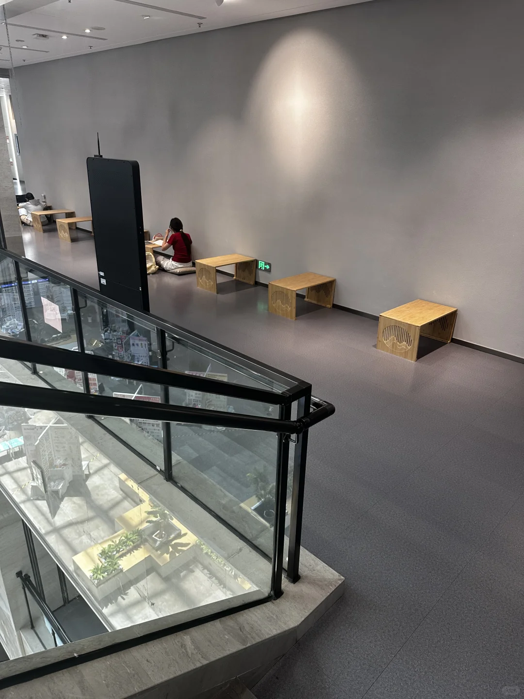 江苏师范大学科文学院图书馆的艺术设计展