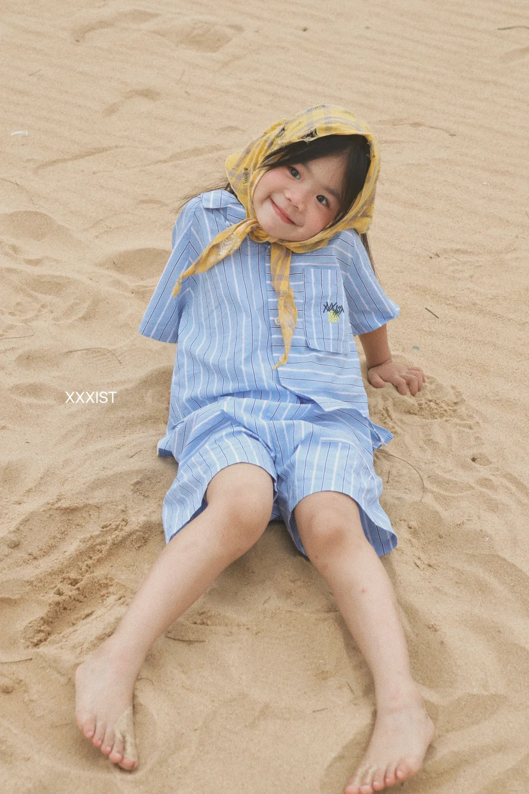 阴天☁️去海边的快乐女孩??