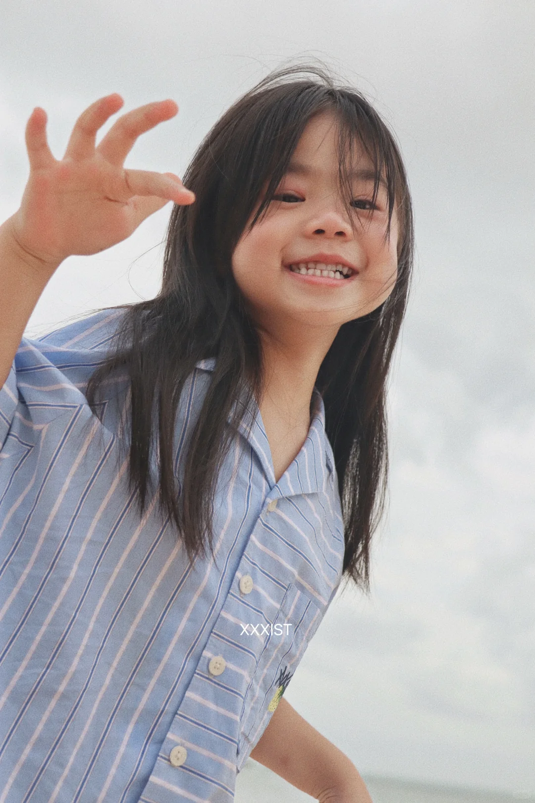 阴天☁️去海边的快乐女孩??