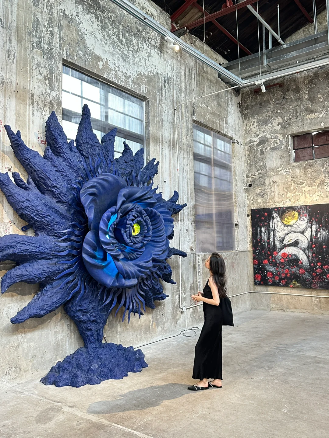 上海新展｜工业风老厂房里的玫瑰?装置艺术
