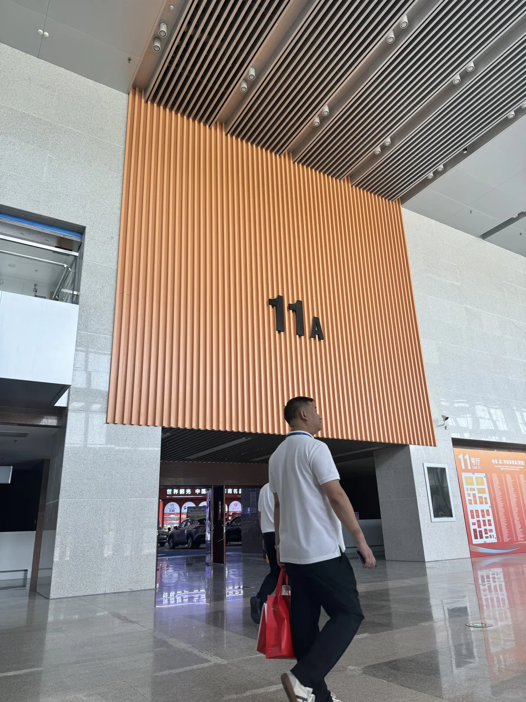 打卡亚欧博览会，11A出来有小马扎凳子能休息