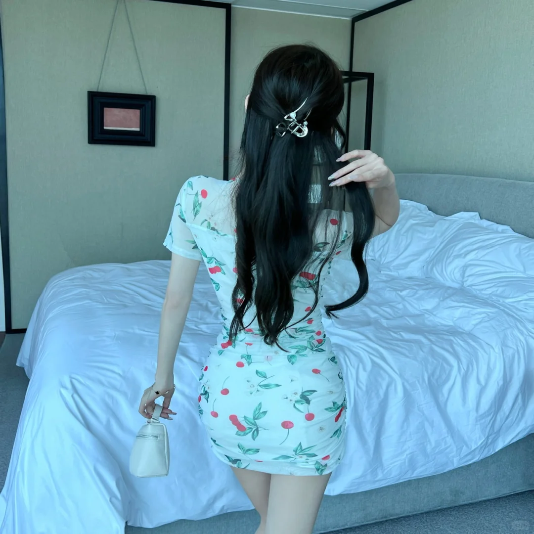 辣妹必备！修身显瘦法式皱褶印花短裙