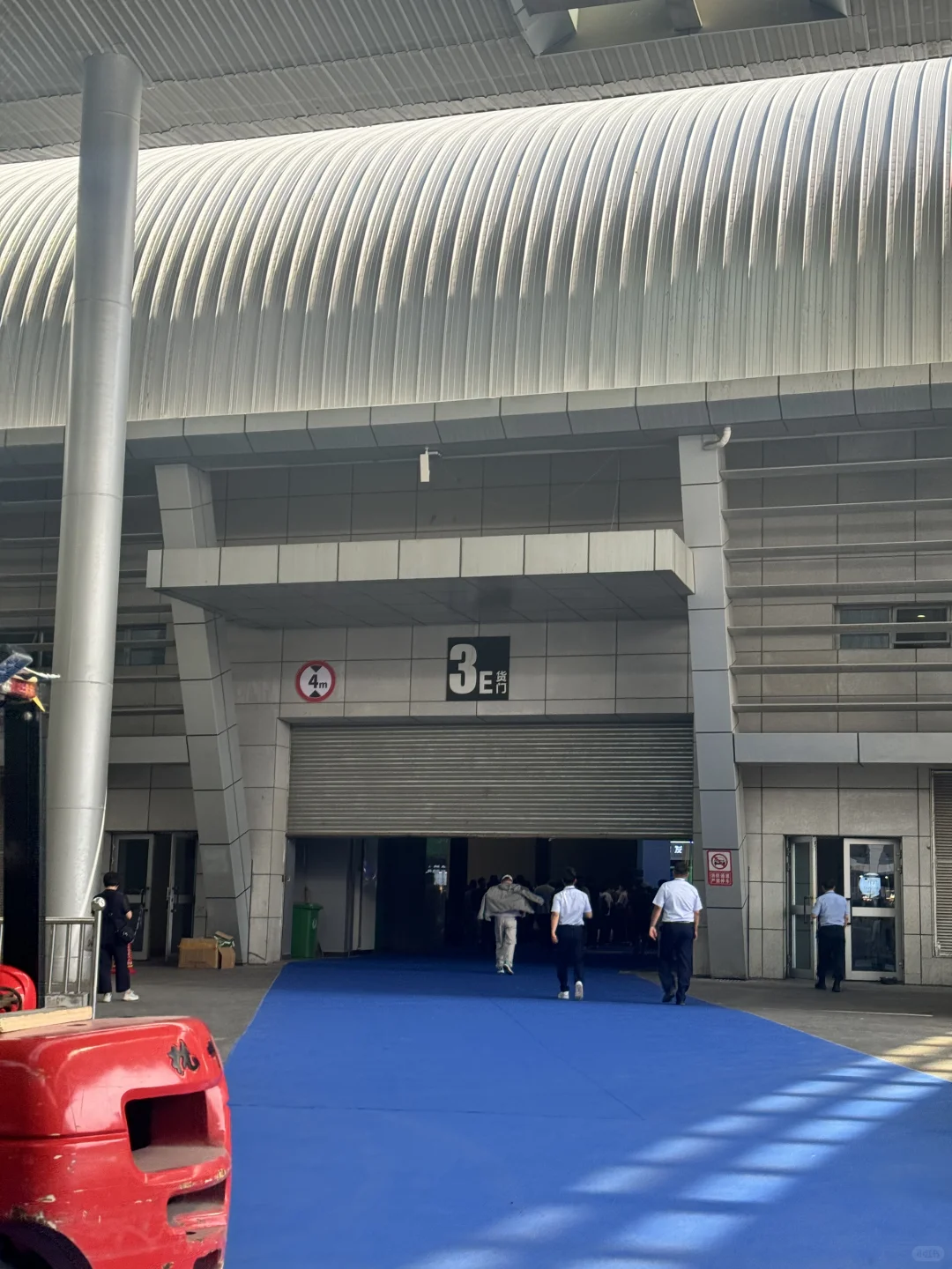 打卡亚欧博览会，11A出来有小马扎凳子能休息