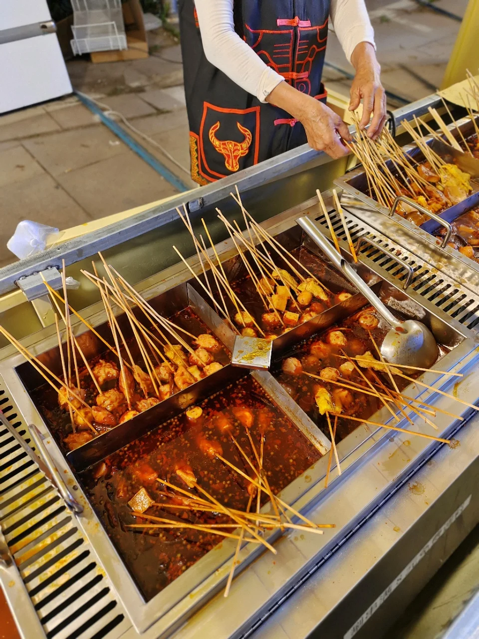 就在工业展览馆!夜市太好逛了!
