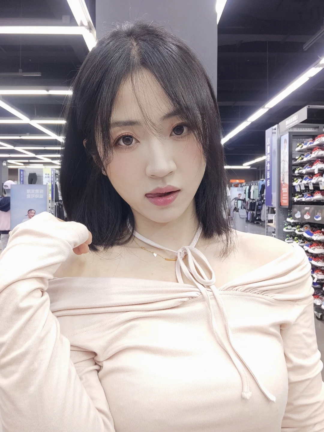 33岁已过半，存一些神之韵味的自拍合集