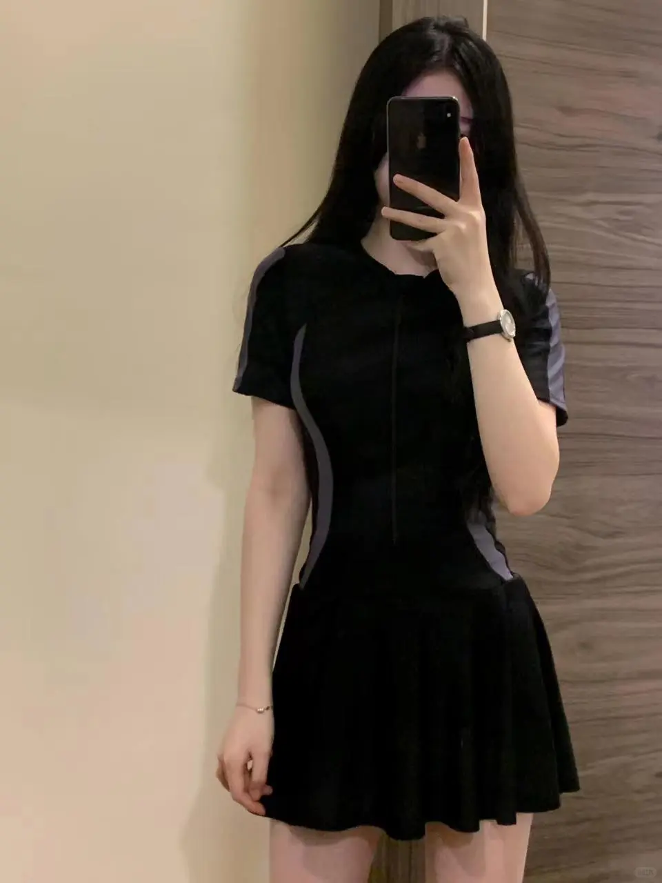 发现宝藏泳衣！黑+灰蓝配色太绝了?