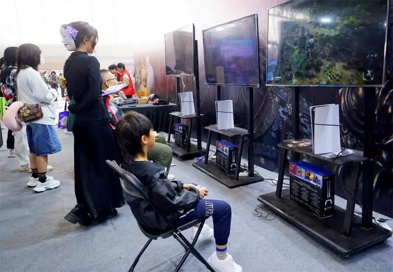 穿越次元的青春狂欢:一位老人眼中的动漫展