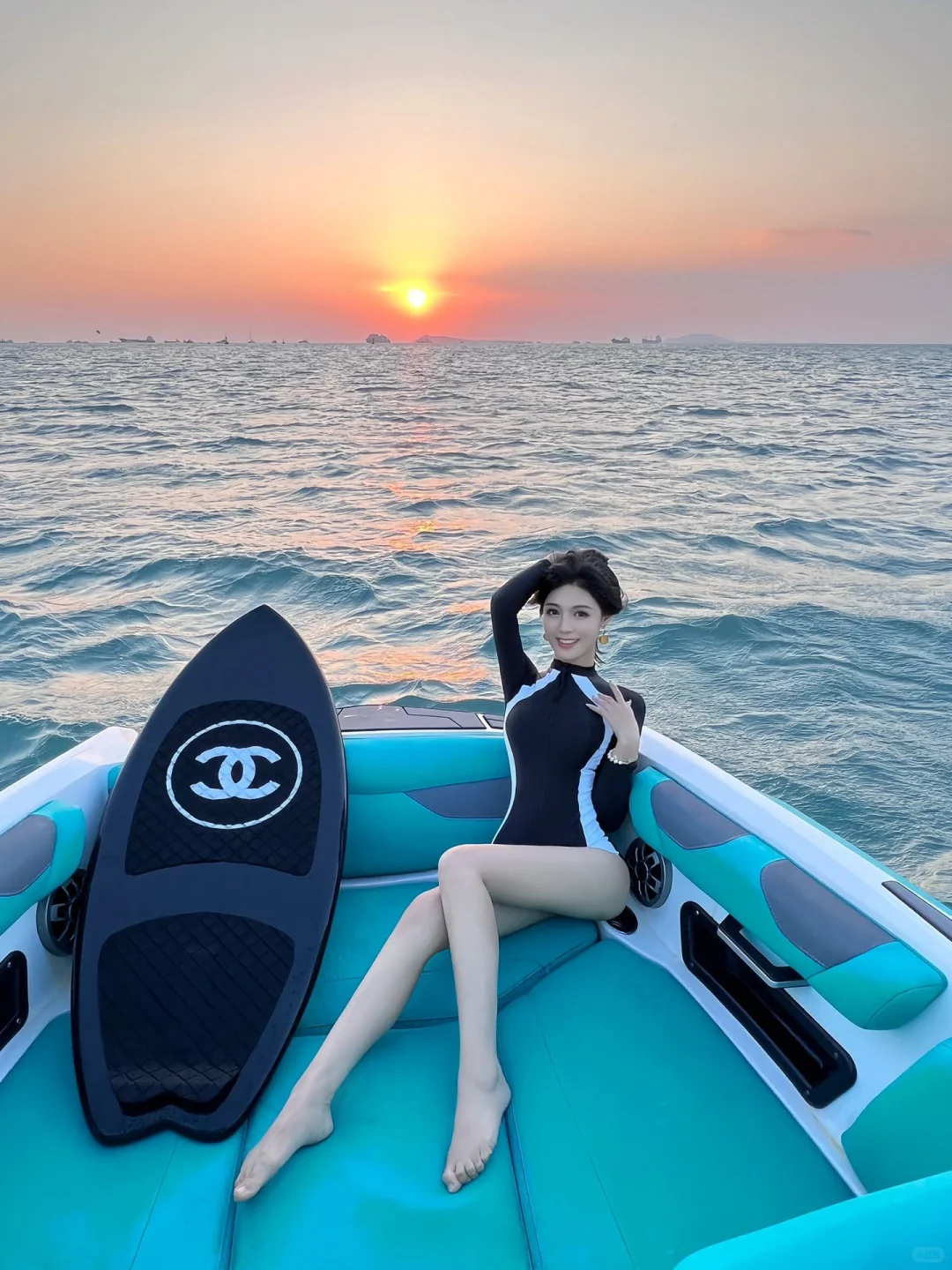 ?夏日必备!显瘦高级泳衣?