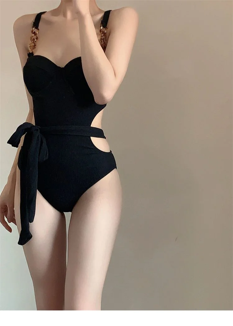 辣妹狂喜！这套泳衣把 “性感” 焊在身上