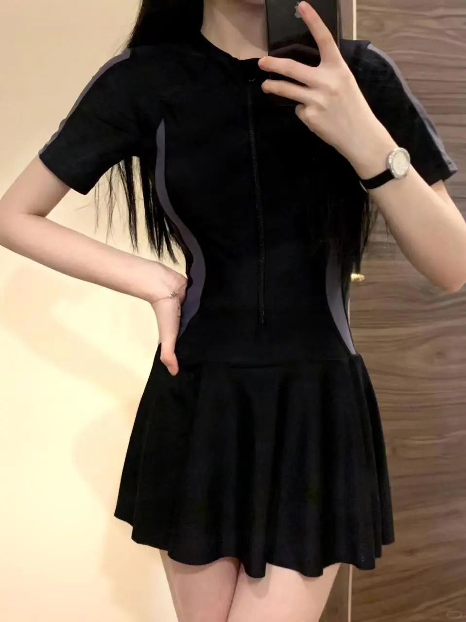 发现宝藏泳衣！黑+灰蓝配色太绝了?
