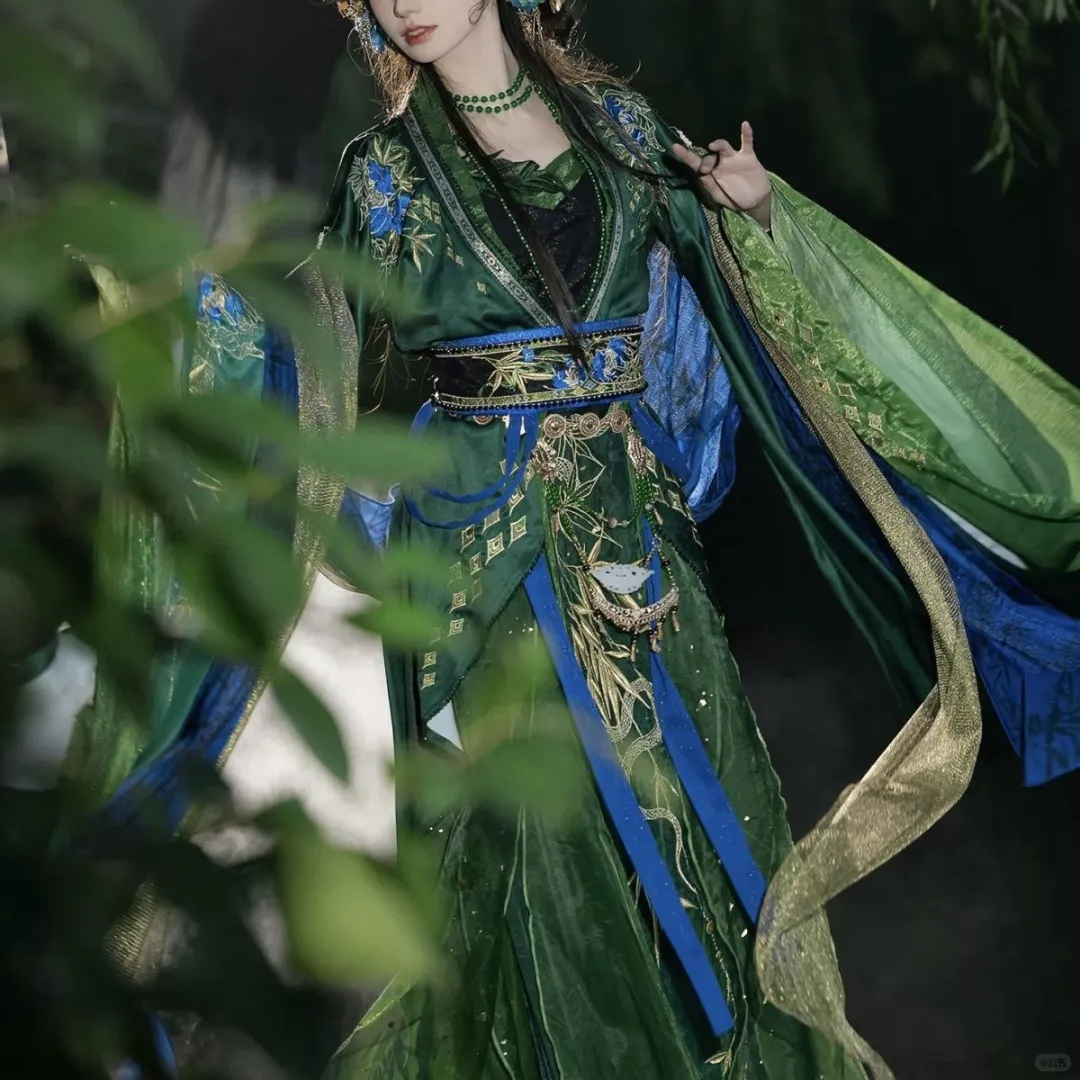 ?竹叶青汉服，蛇年必备战袍?