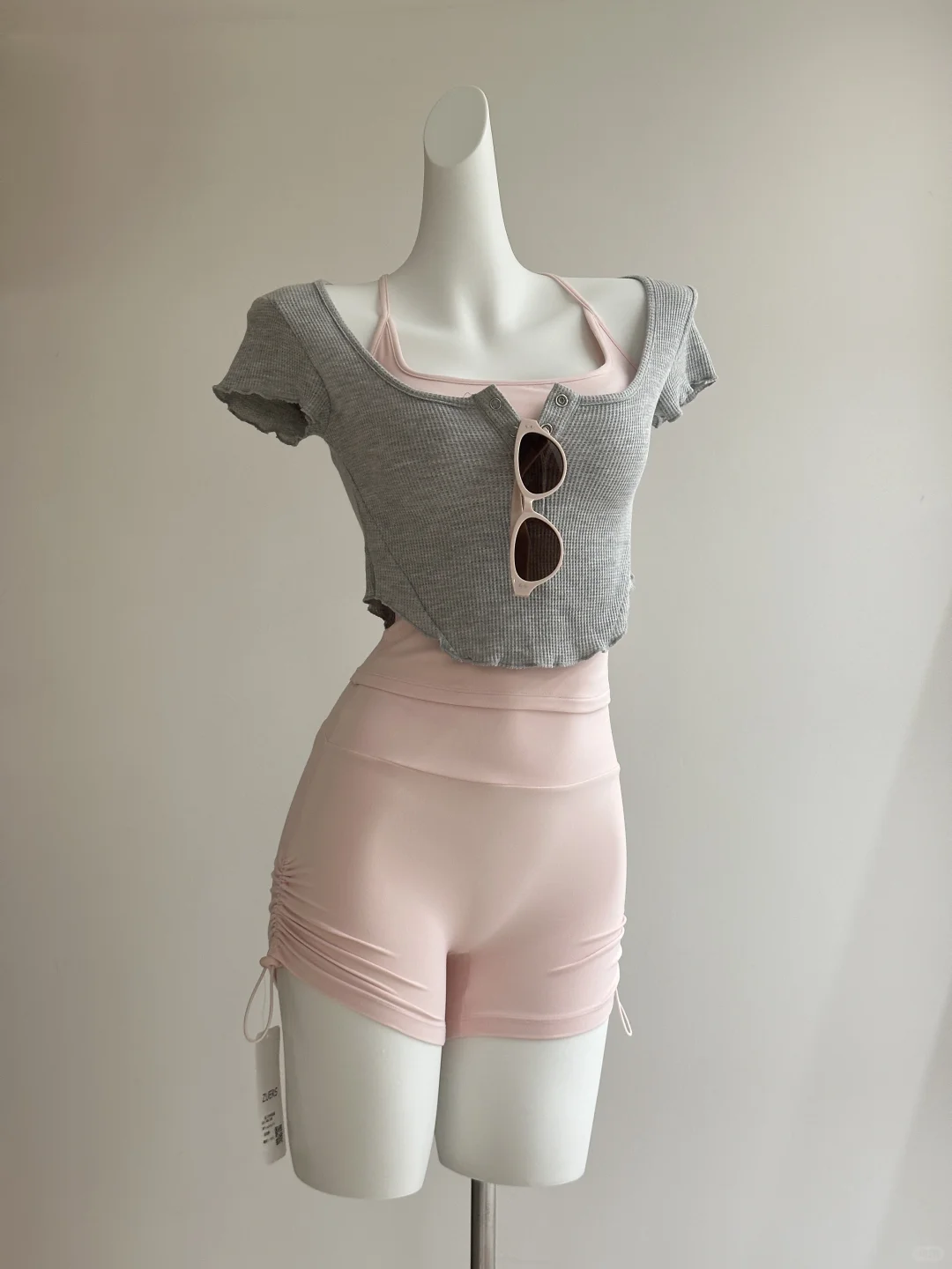好温柔的一套瑜伽服哦！！纯欲感拉满！！