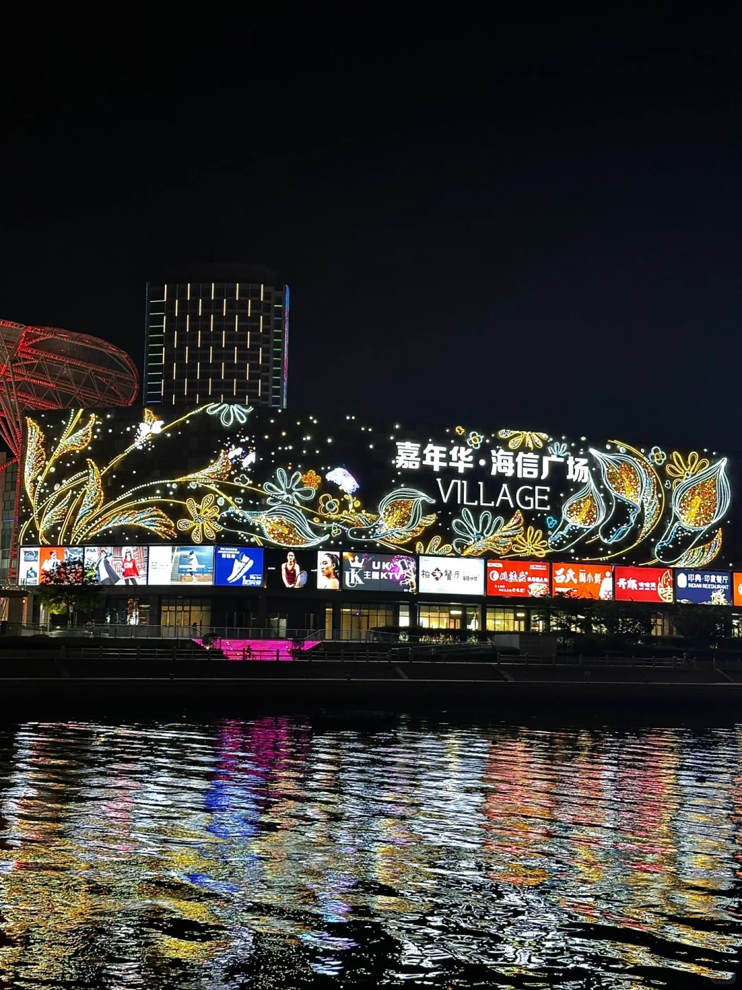 青岛!!全国首个!!30米巨型扭蛋机‼️