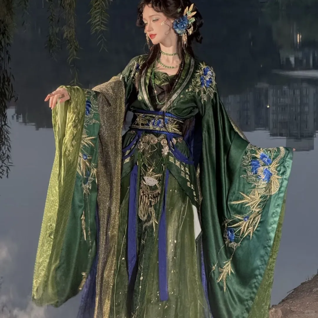 ?竹叶青汉服，蛇年必备战袍?