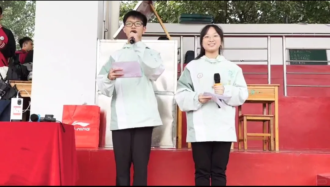 柳高穿衣自由,发型自由!