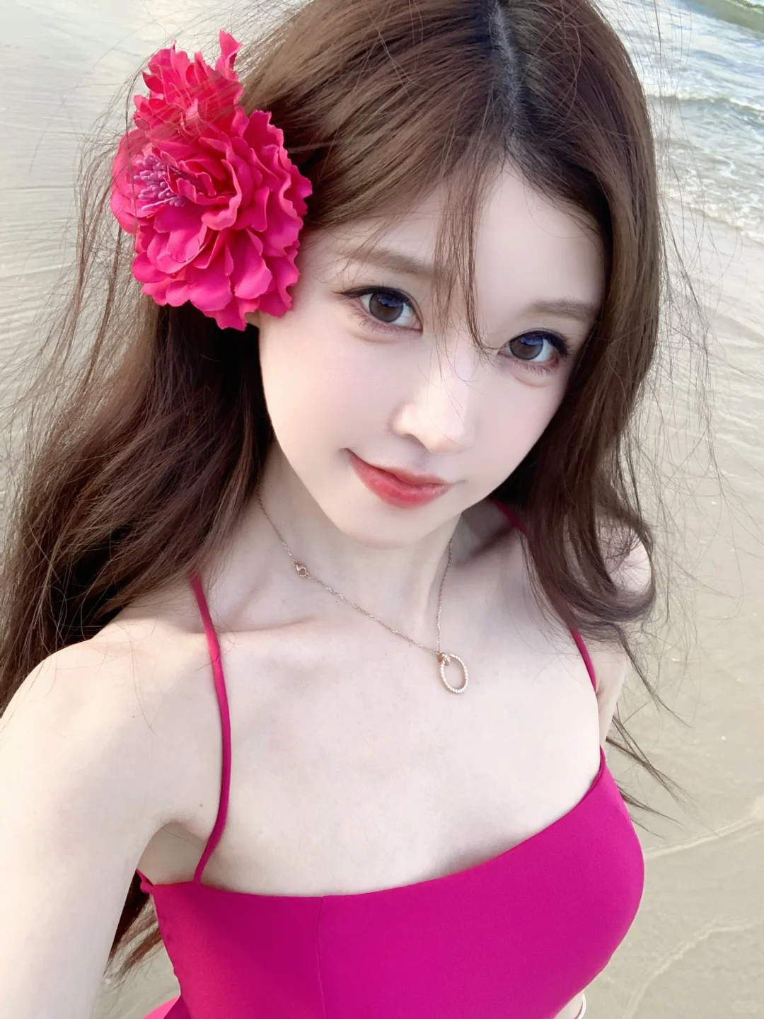 终于穿我最爱的玫红去海边了?