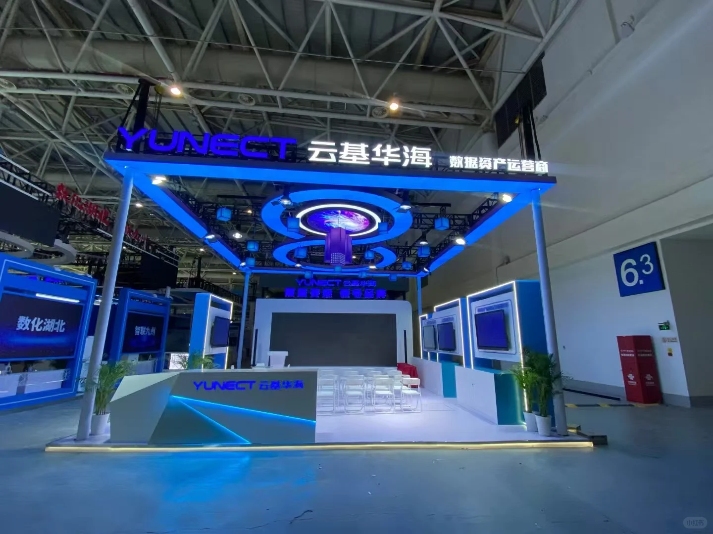 杭州搭建工厂,电商展展台科技感十足