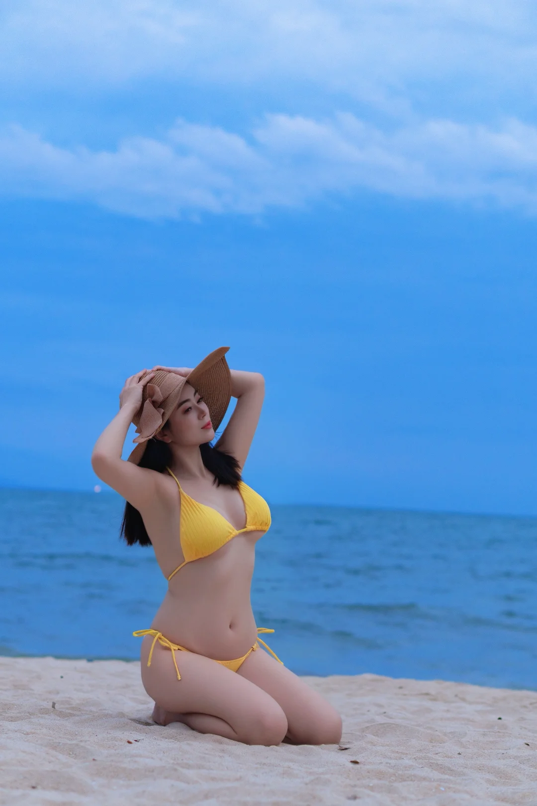 大海的美，无需滤镜?｜海边穿搭OOTD