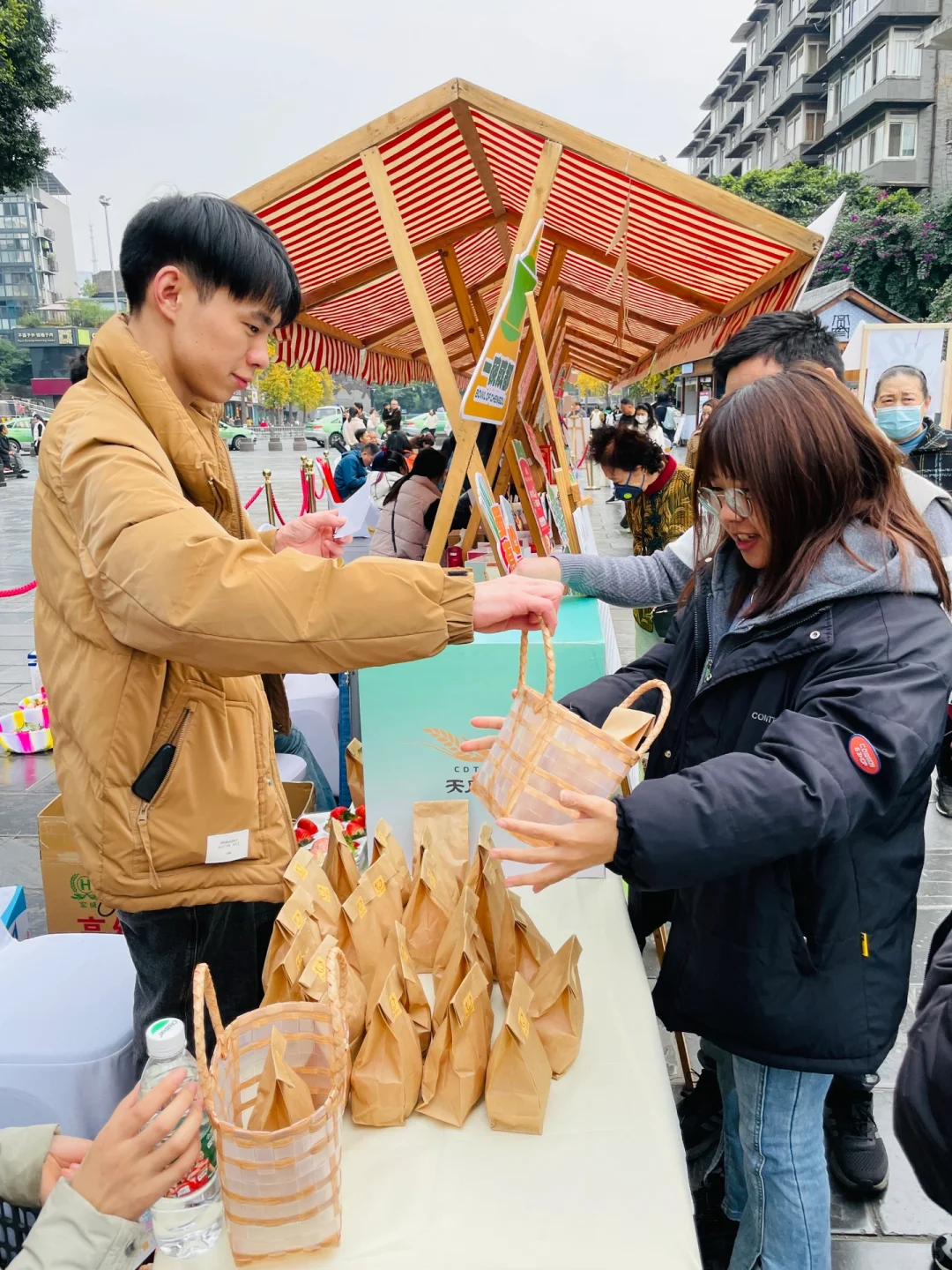 源味天府,自然为蓉