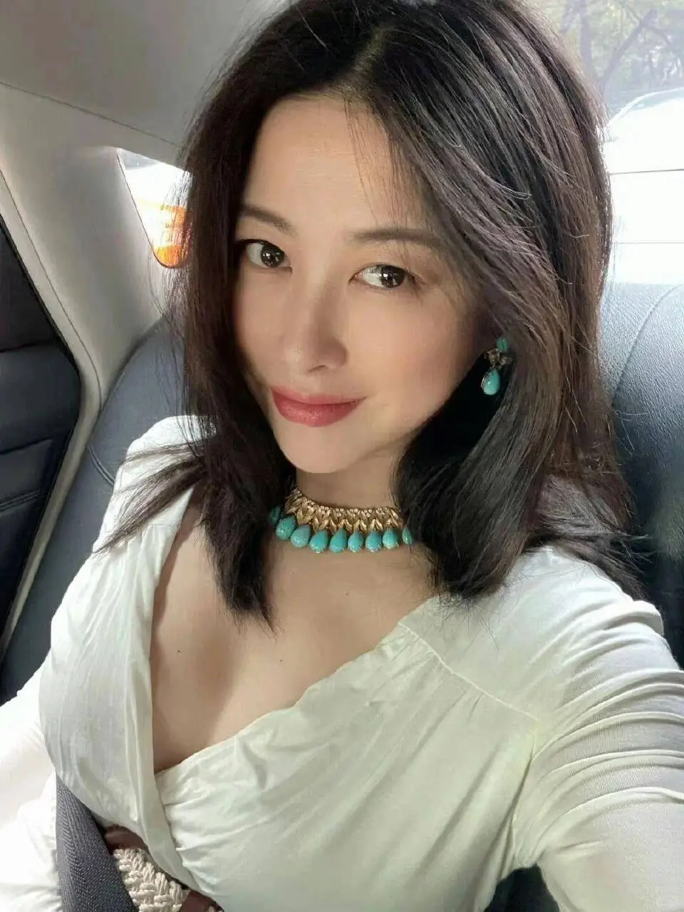 朱珠穿瑜伽裤的形象不仅让人惊艳，还蕴含着