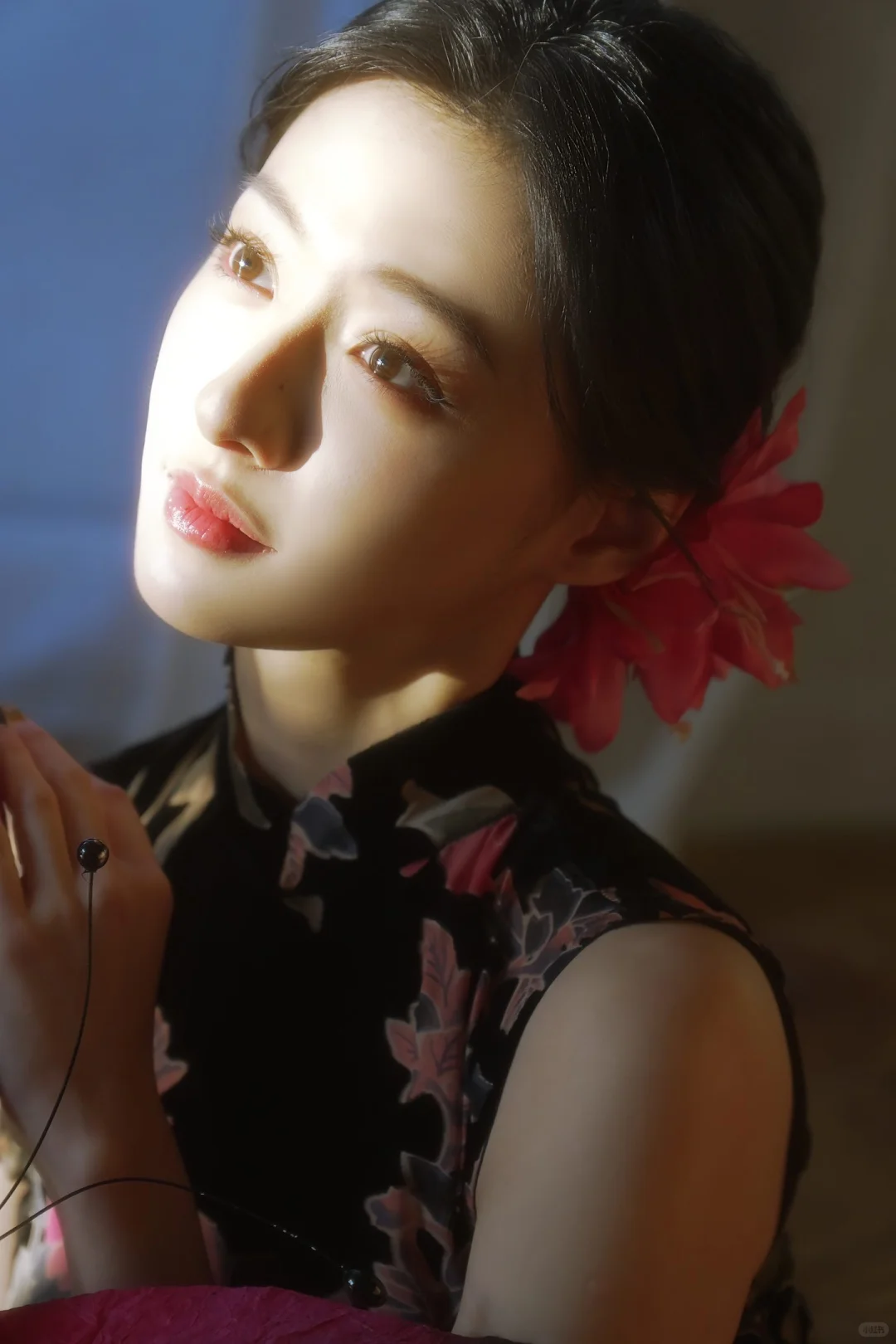 胡连馨真的从头美到脚，不愧是旗袍之躯?