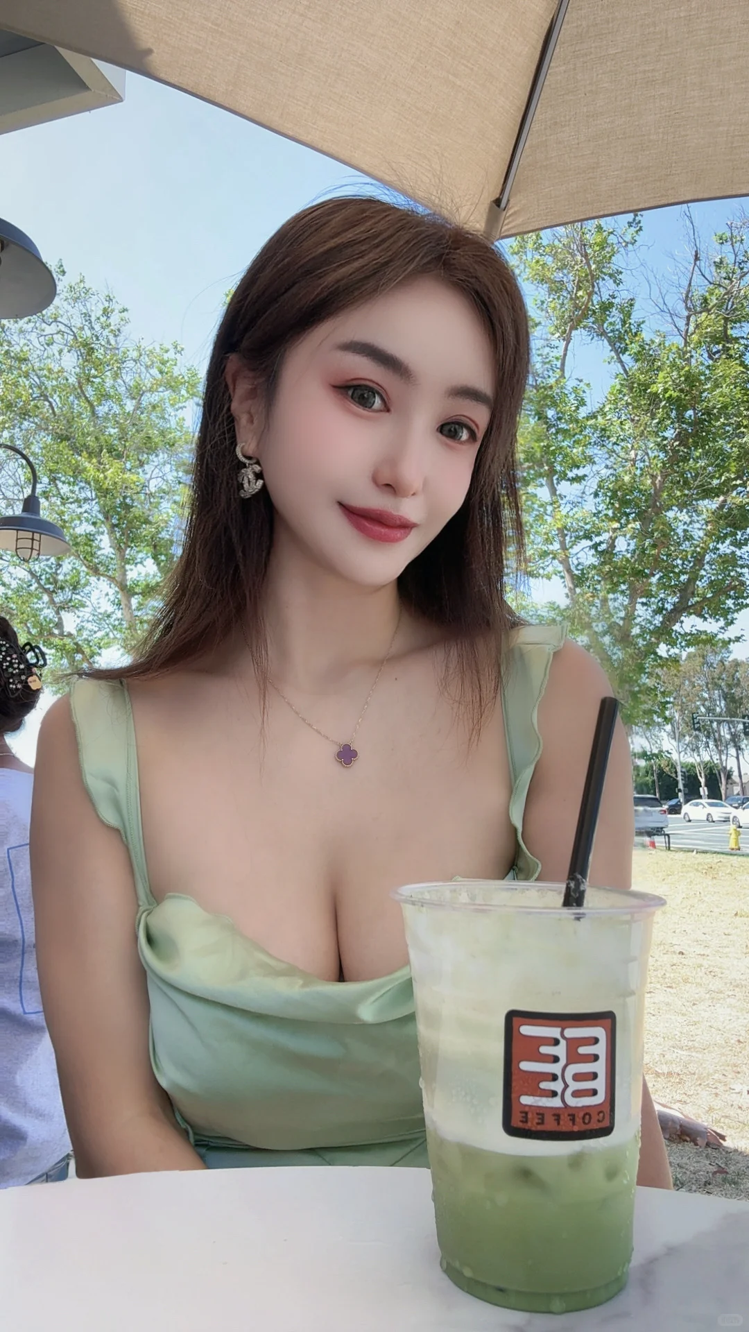 不穿bra的尔湾少妇小姐姐们——美式??生活