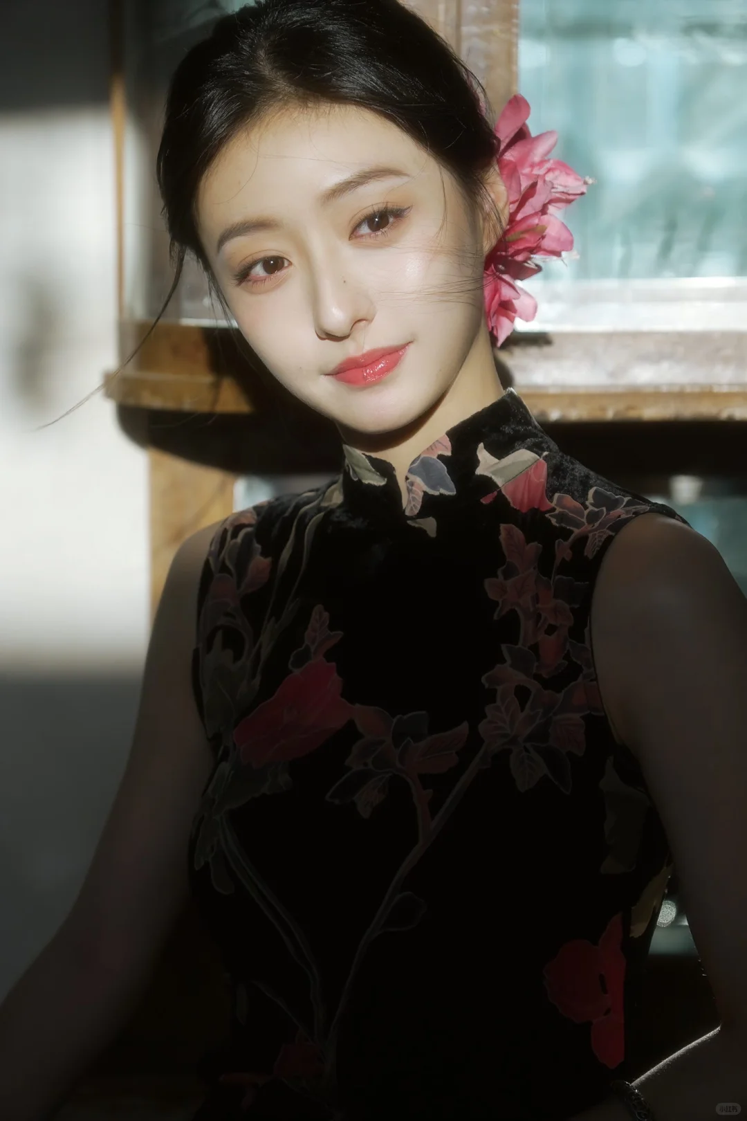 胡连馨真的从头美到脚，不愧是旗袍之躯?