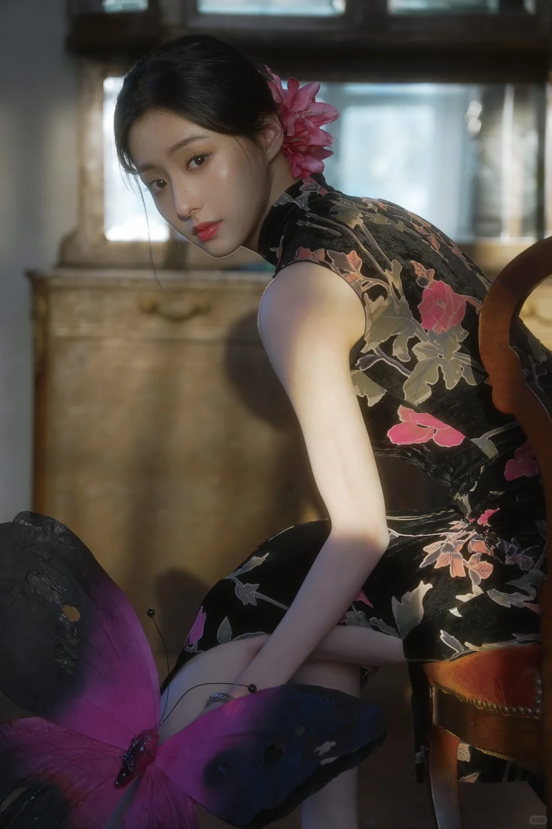 胡连馨真的从头美到脚，不愧是旗袍之躯?