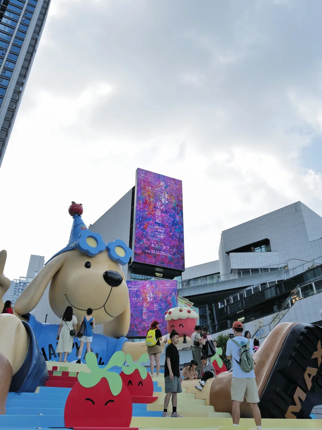 为了一场艺术展,上满一座城市的3d大屏。