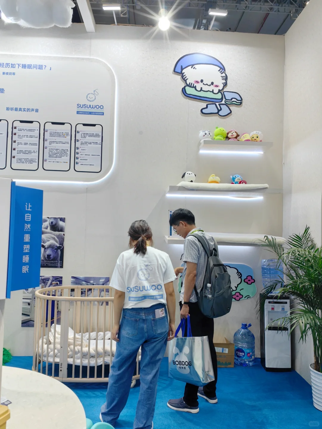 终于!在展会里见识到介个“会呼吸”的床垫
