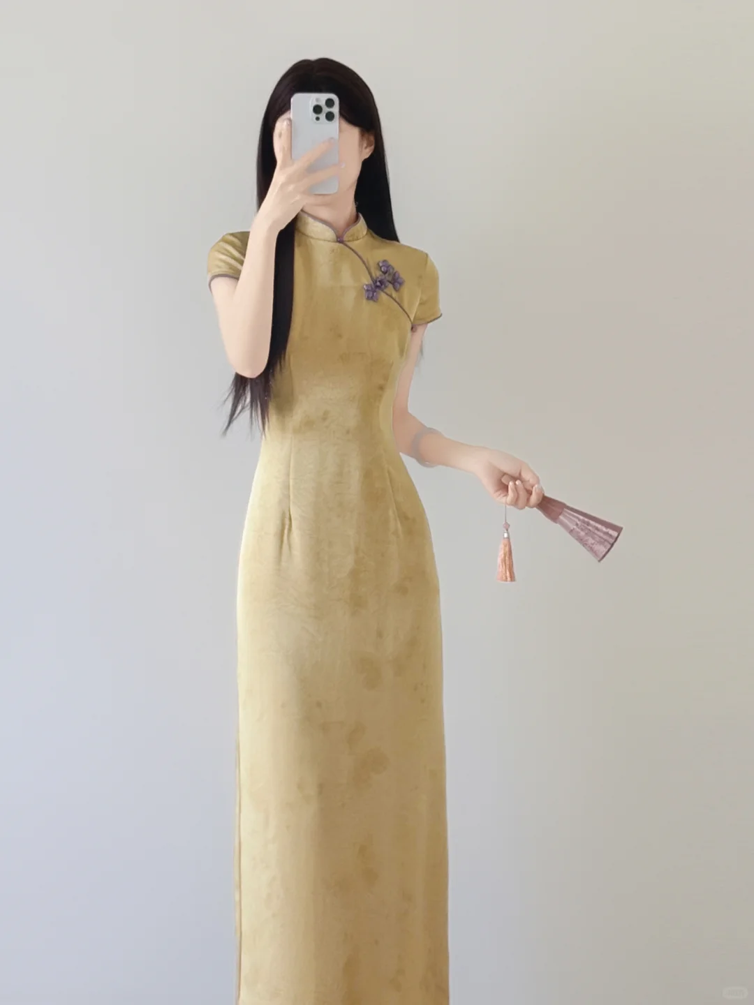 ?是温柔可人的淡黄旗袍呀！明媚到骨子里☀️