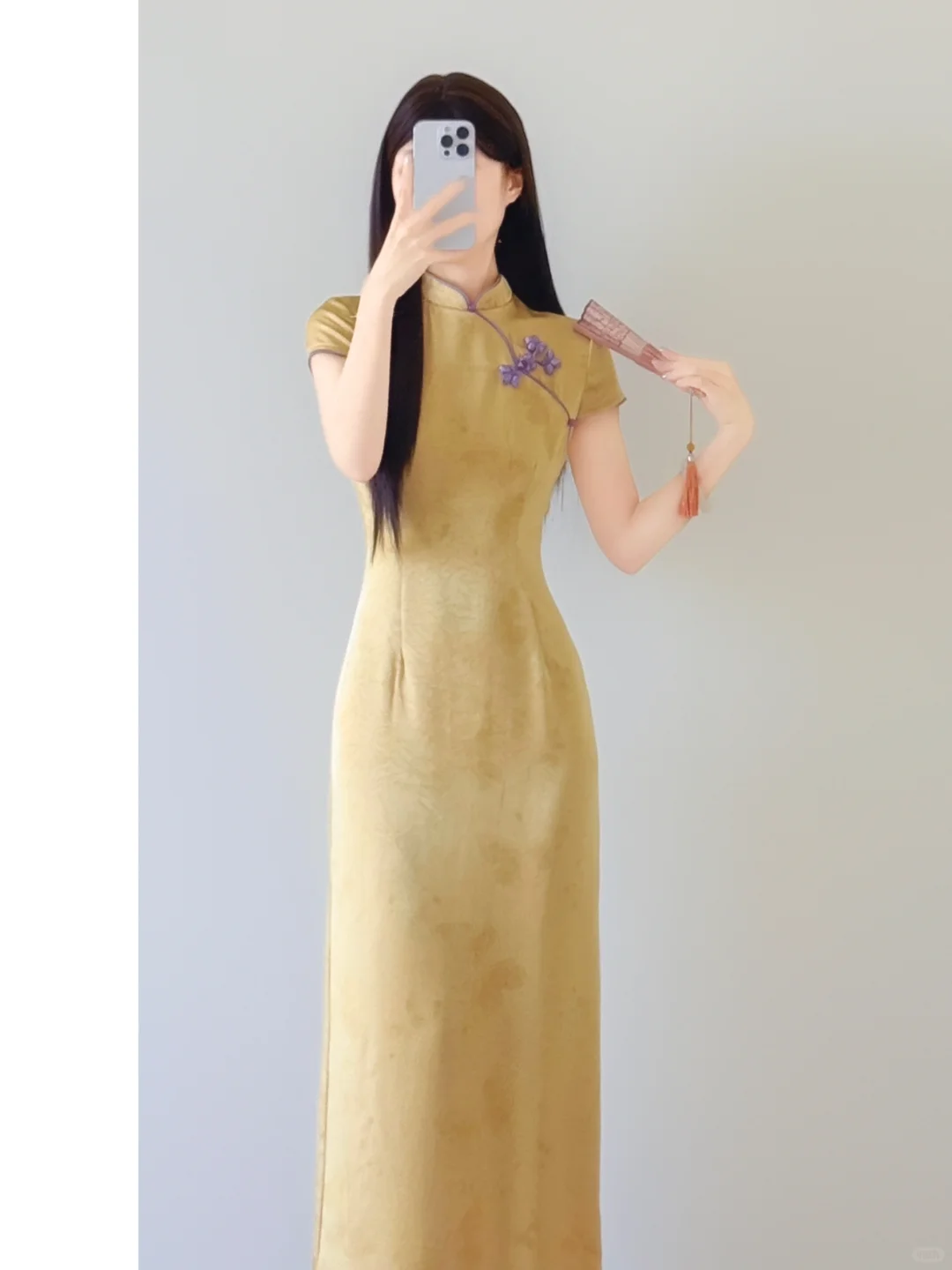 ?是温柔可人的淡黄旗袍呀！明媚到骨子里☀️