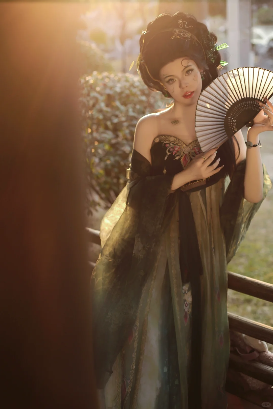 方圆脸青蛇写真｜“姐姐，不吃人心，我会老的”
