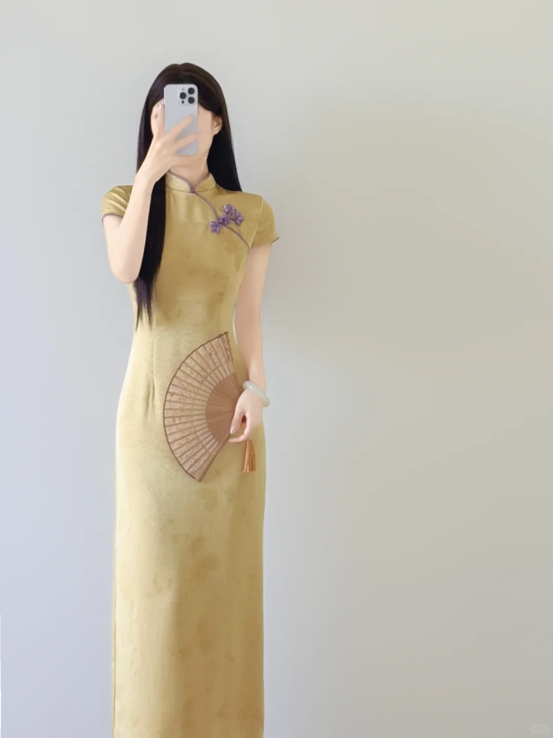 ?是温柔可人的淡黄旗袍呀！明媚到骨子里☀️