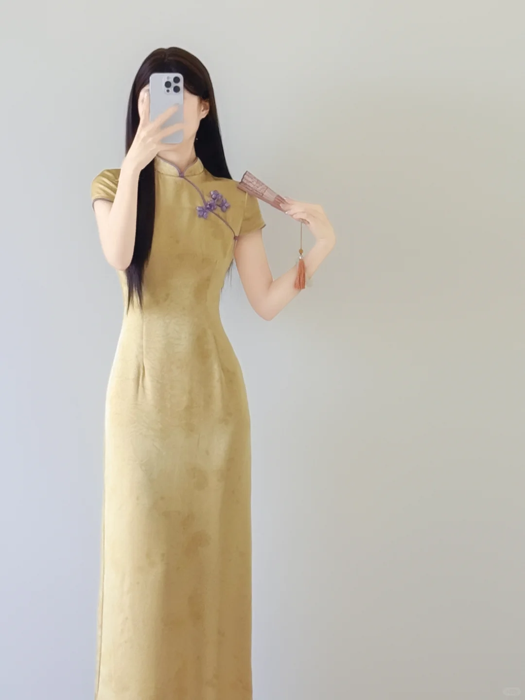 ?是温柔可人的淡黄旗袍呀！明媚到骨子里☀️