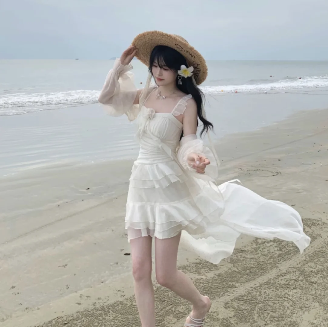 海岛拍照战裙！红与白的浪漫对决?