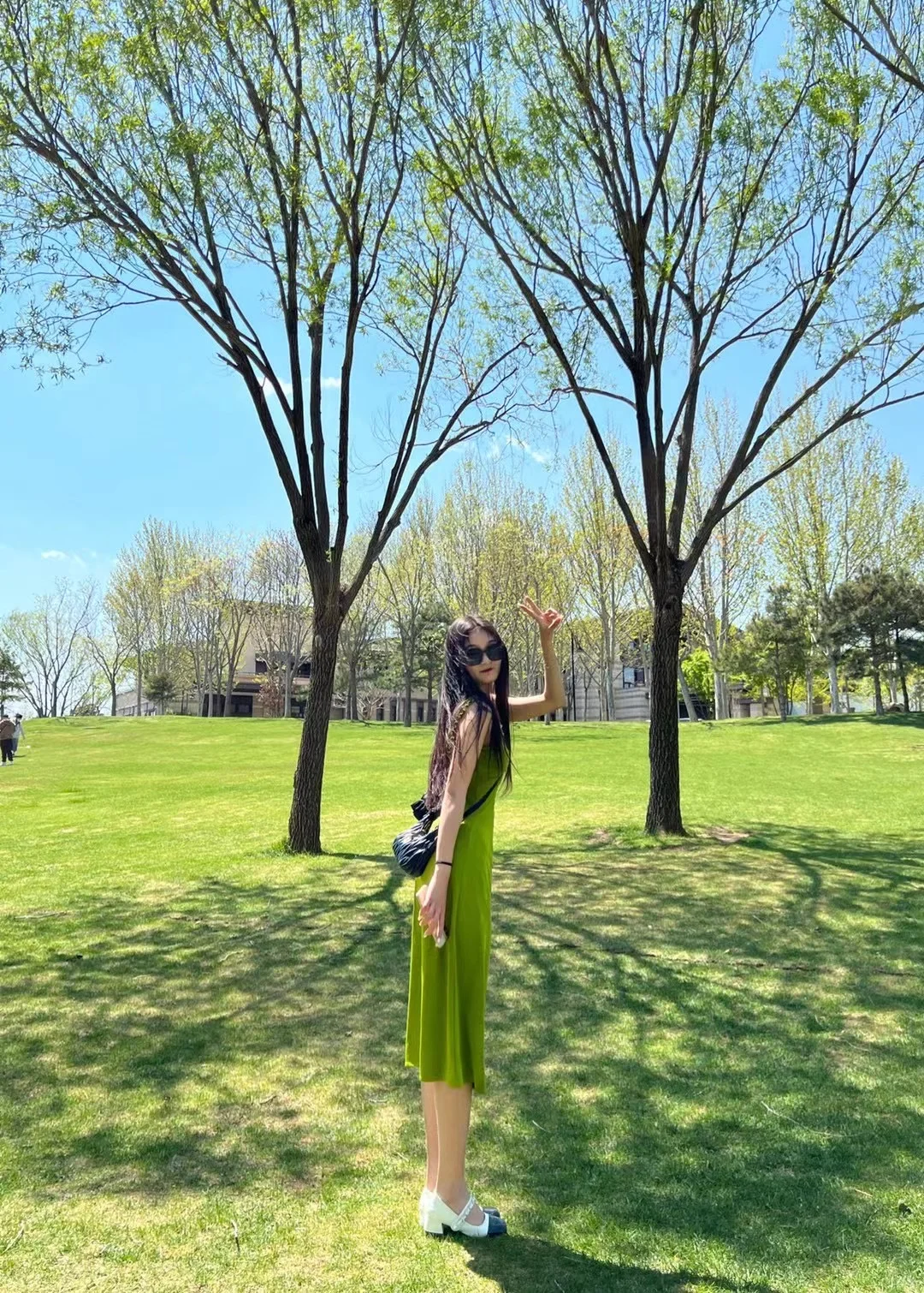在公园里享受阳光☀️｜尝试熟女风