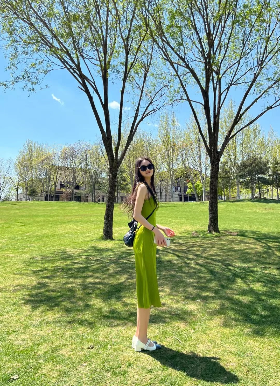 在公园里享受阳光☀️｜尝试熟女风