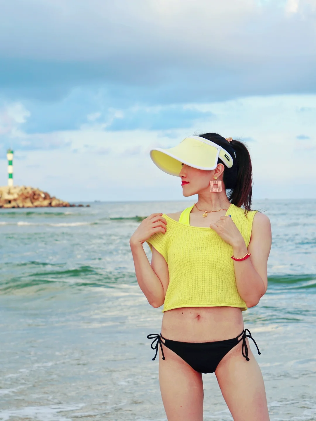 40岁 | 海边松弛感穿搭✨ 把自由穿在身上