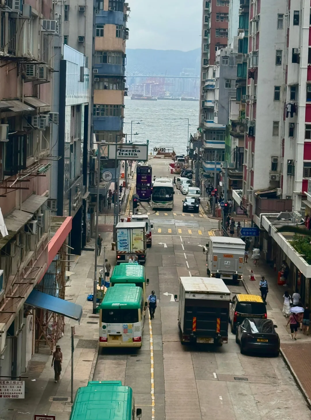 Emm…??香港真的没有内地穿衣自由