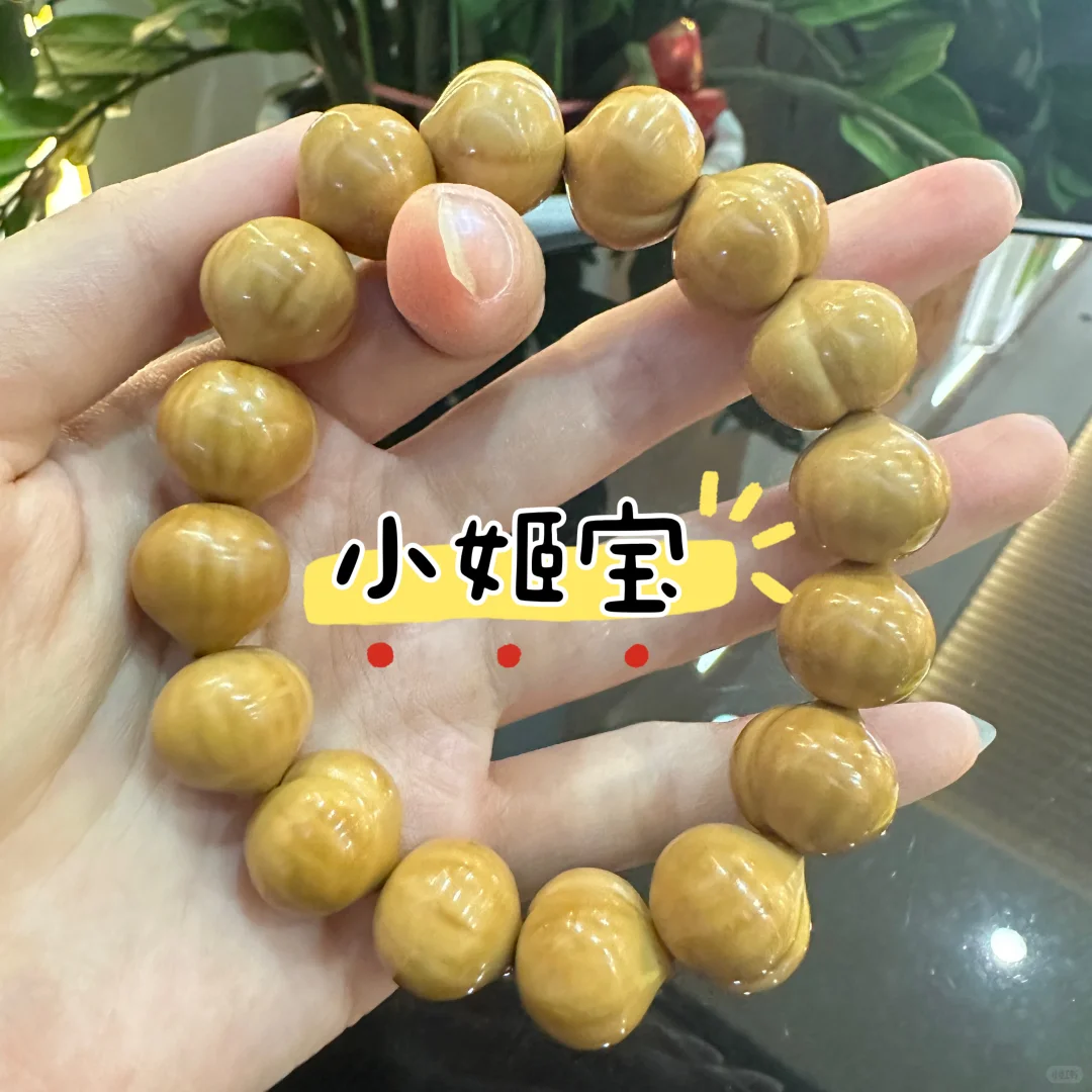等餐时文玩少妇都在做啥?