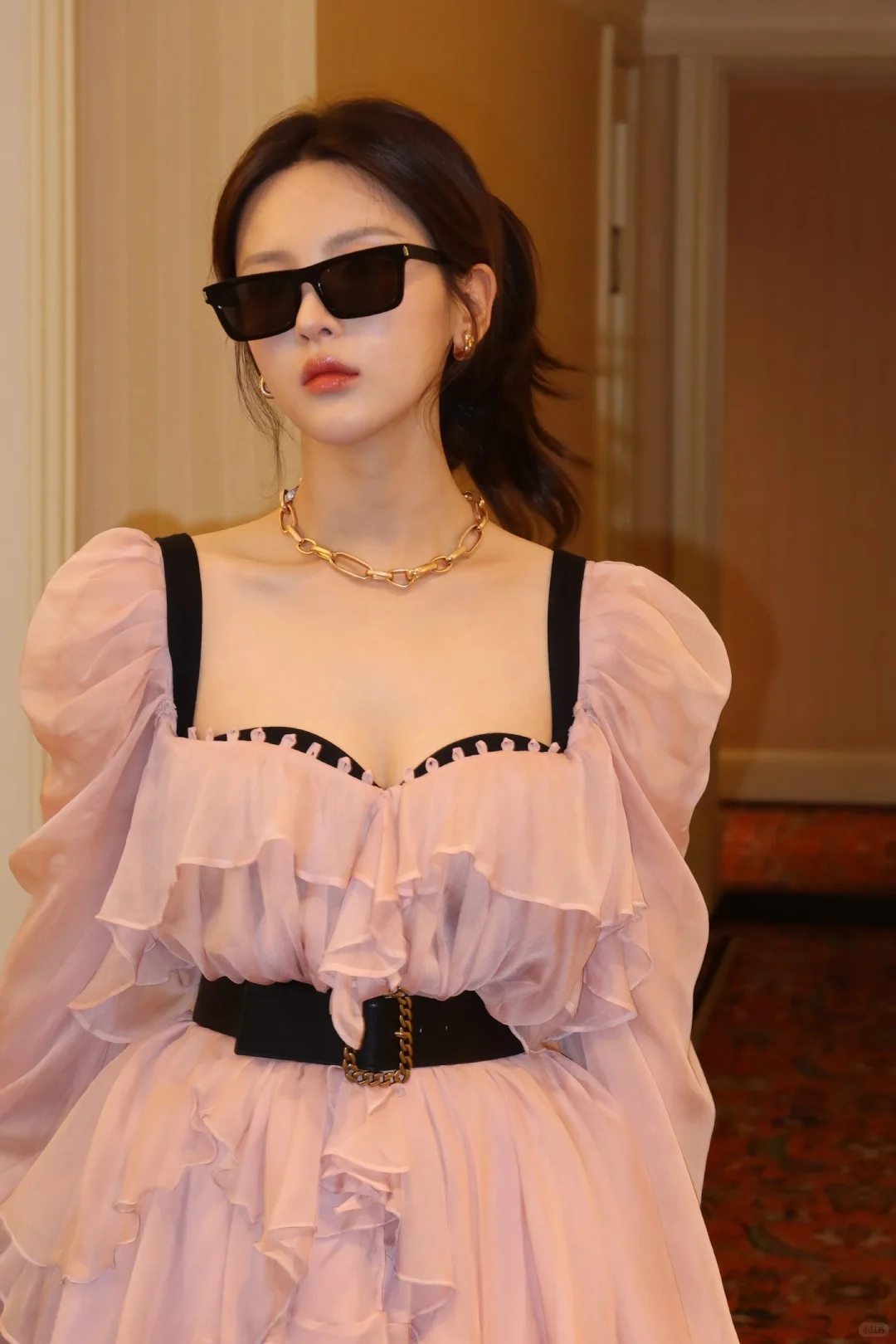 杨超越真的从头美到脚，不愧是少女之躯?