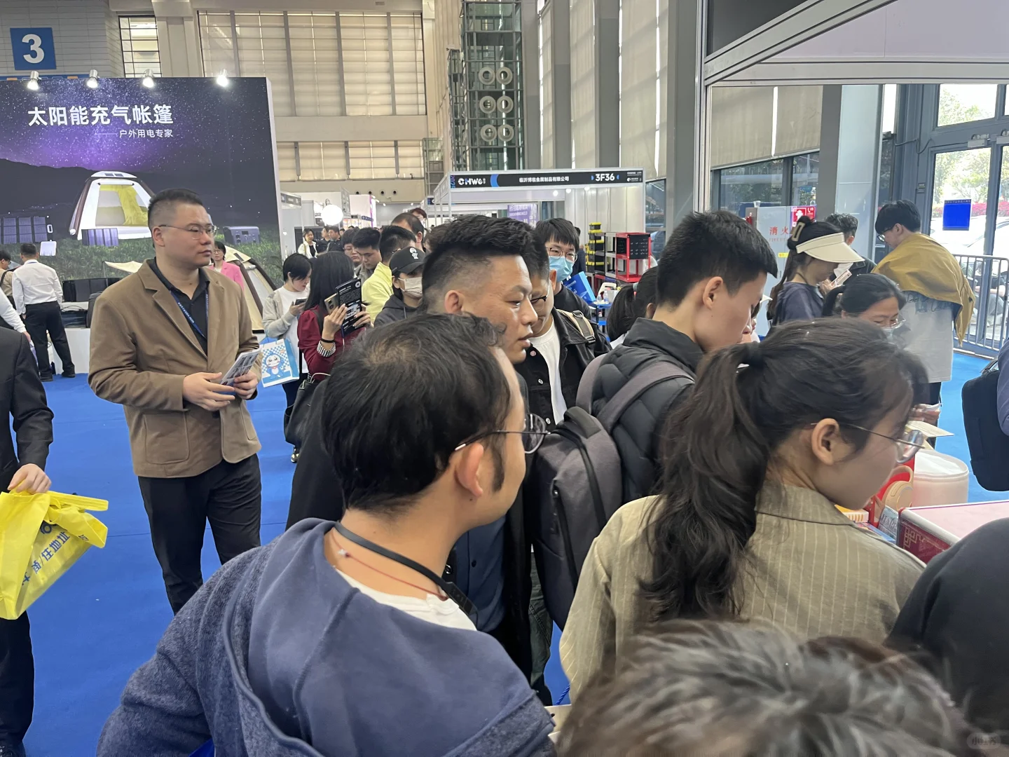 出海网跨境电商展很热闹