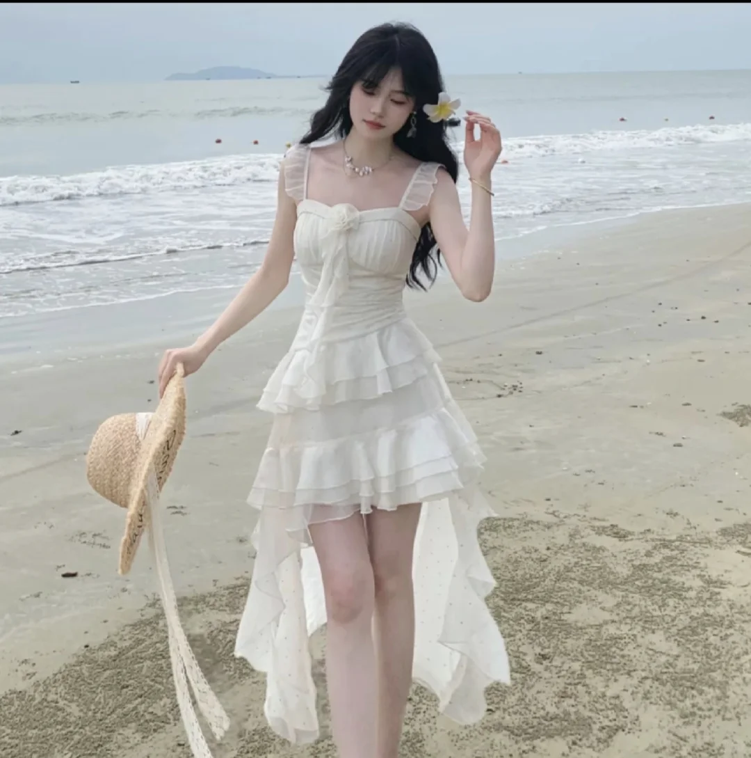 海岛拍照战裙！红与白的浪漫对决?