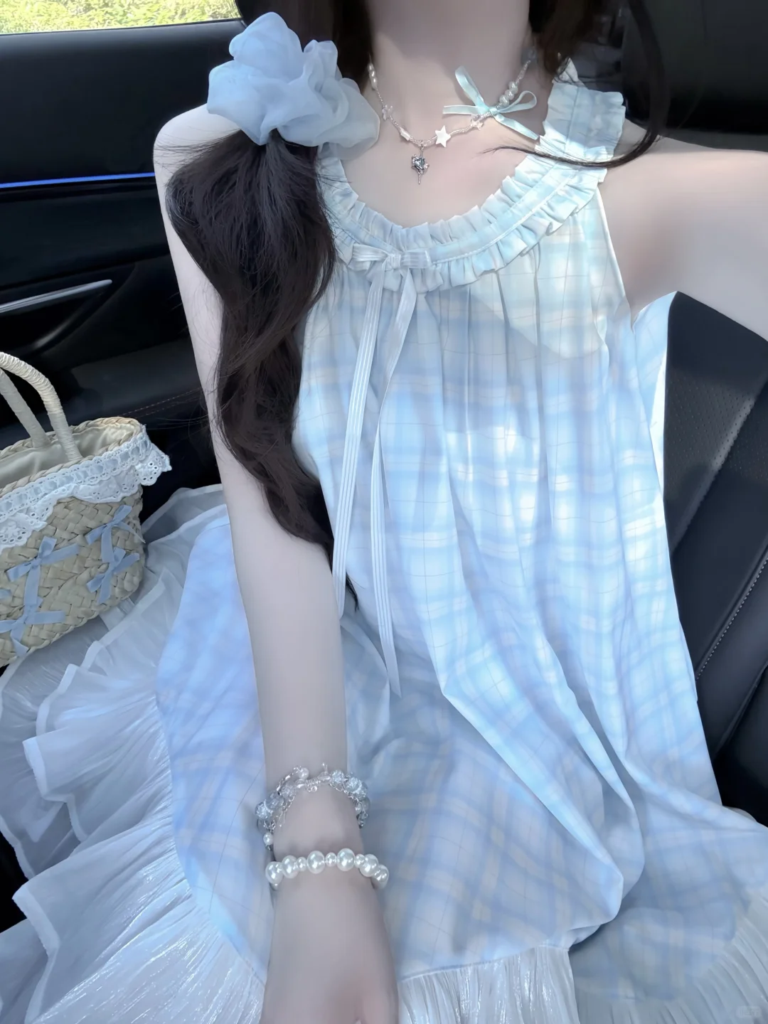 看，她的裙摆在发光～???
