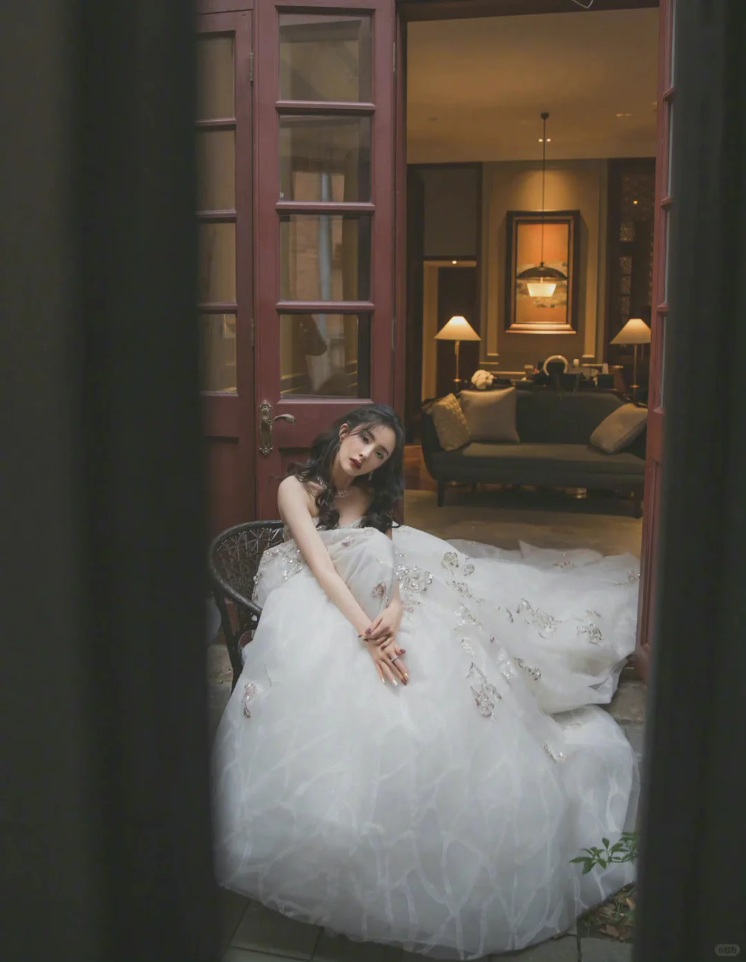 杨幂COSMO时尚盛典红毯白色婚纱裙造型