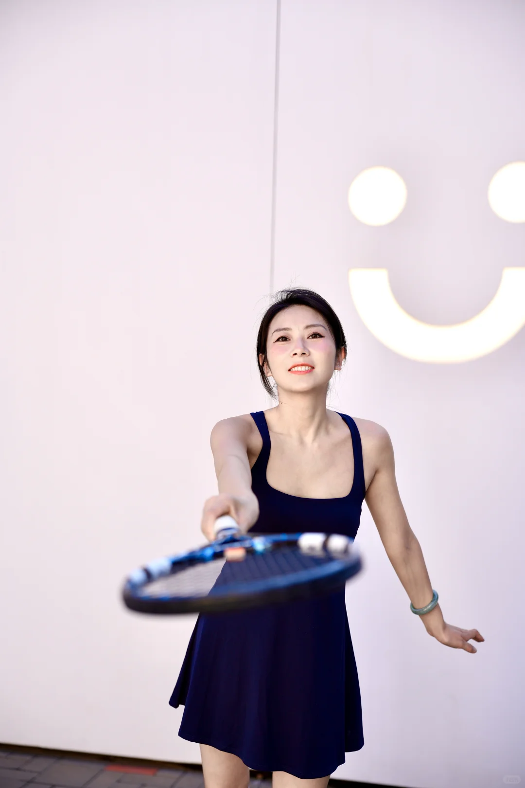 网瘾少女穿瑜伽服?来打球?啦