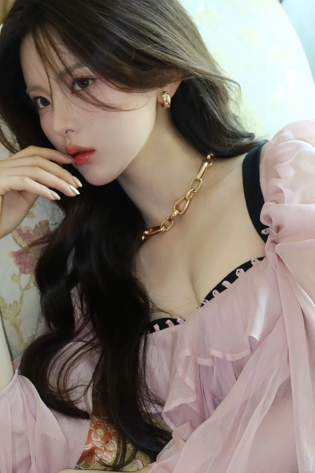 杨超越真的从头美到脚，不愧是少女之躯?