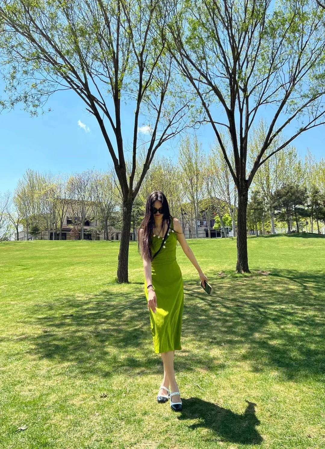在公园里享受阳光☀️｜尝试熟女风