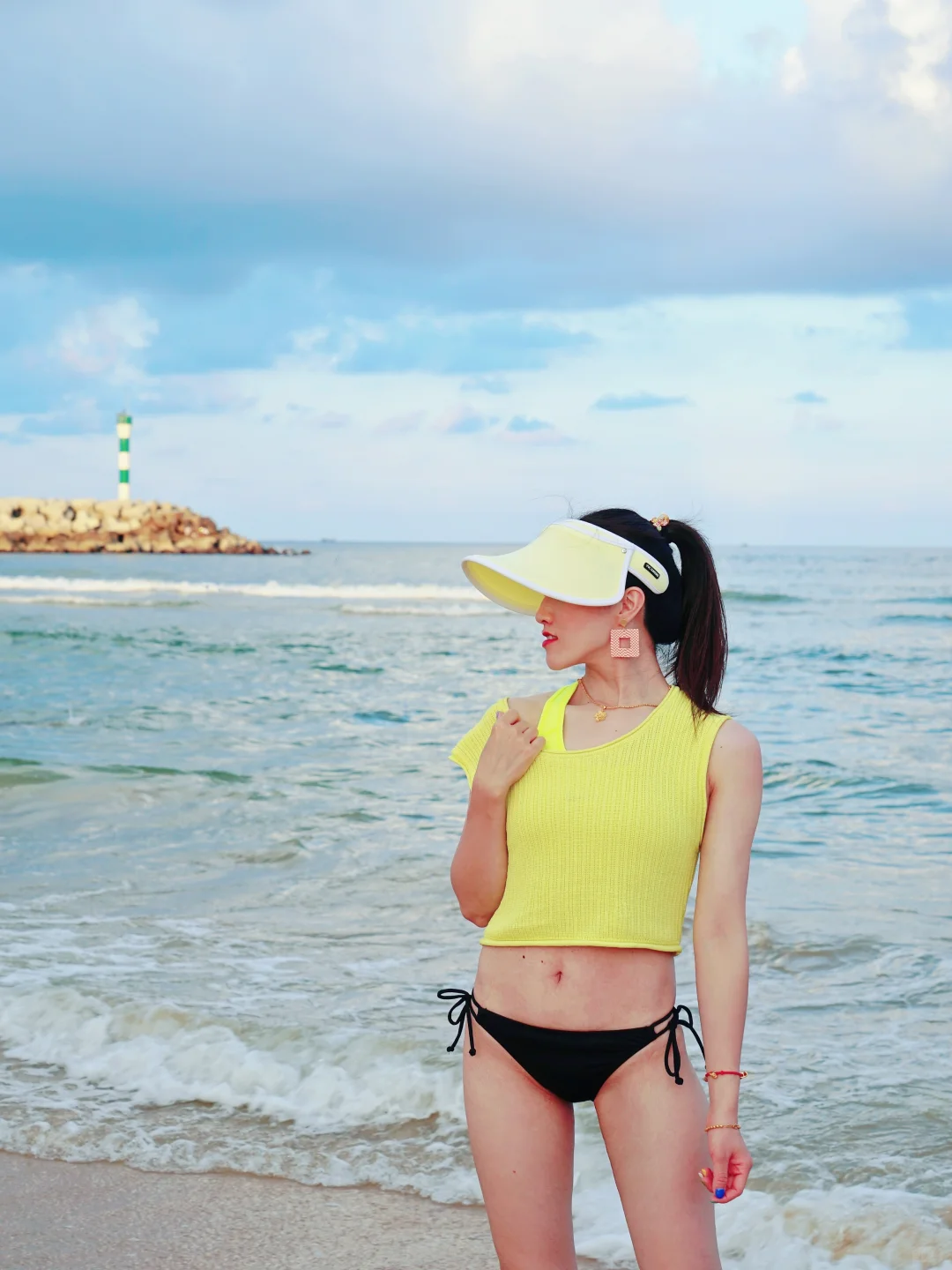 40岁 | 海边松弛感穿搭✨ 把自由穿在身上